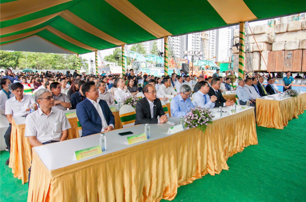 Hàng trăm khách mời, đơn vị đối tác và cư dân tương lai đã đến tham gia sự kiện.